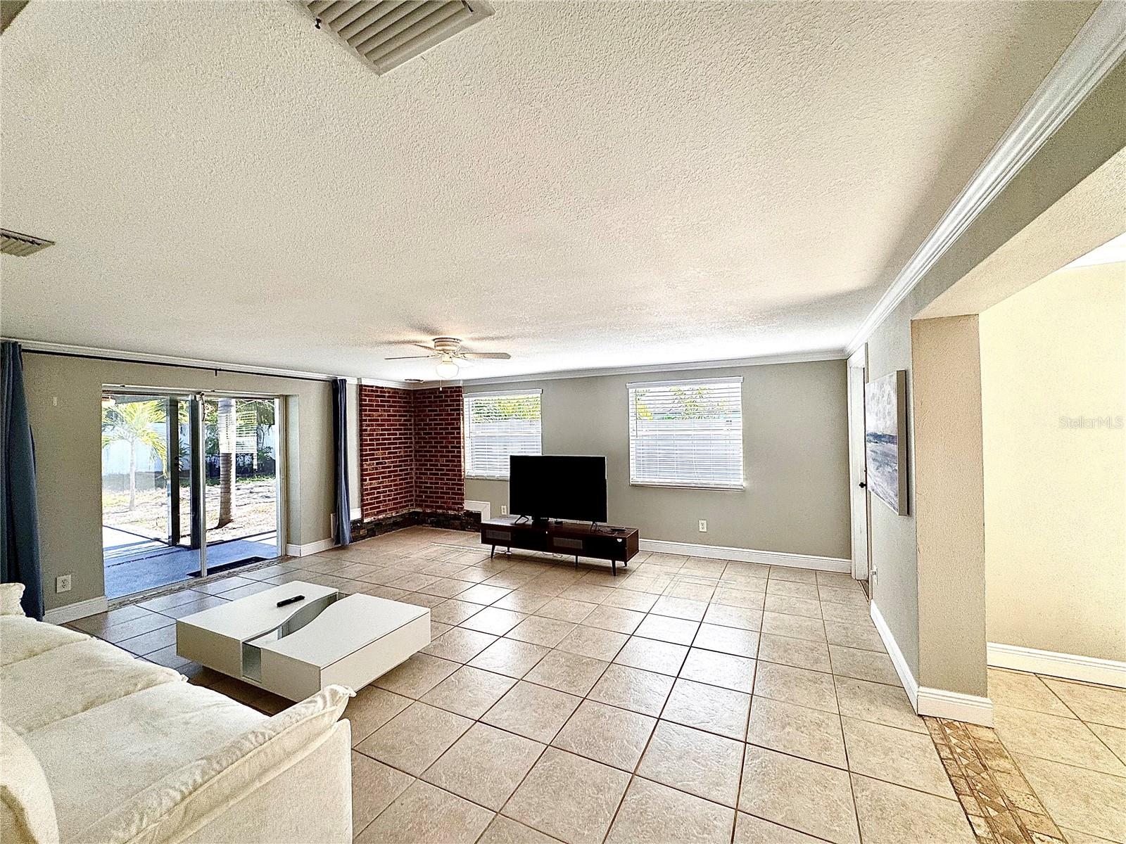 Listing photo id 8 for 13914 84th Terrace