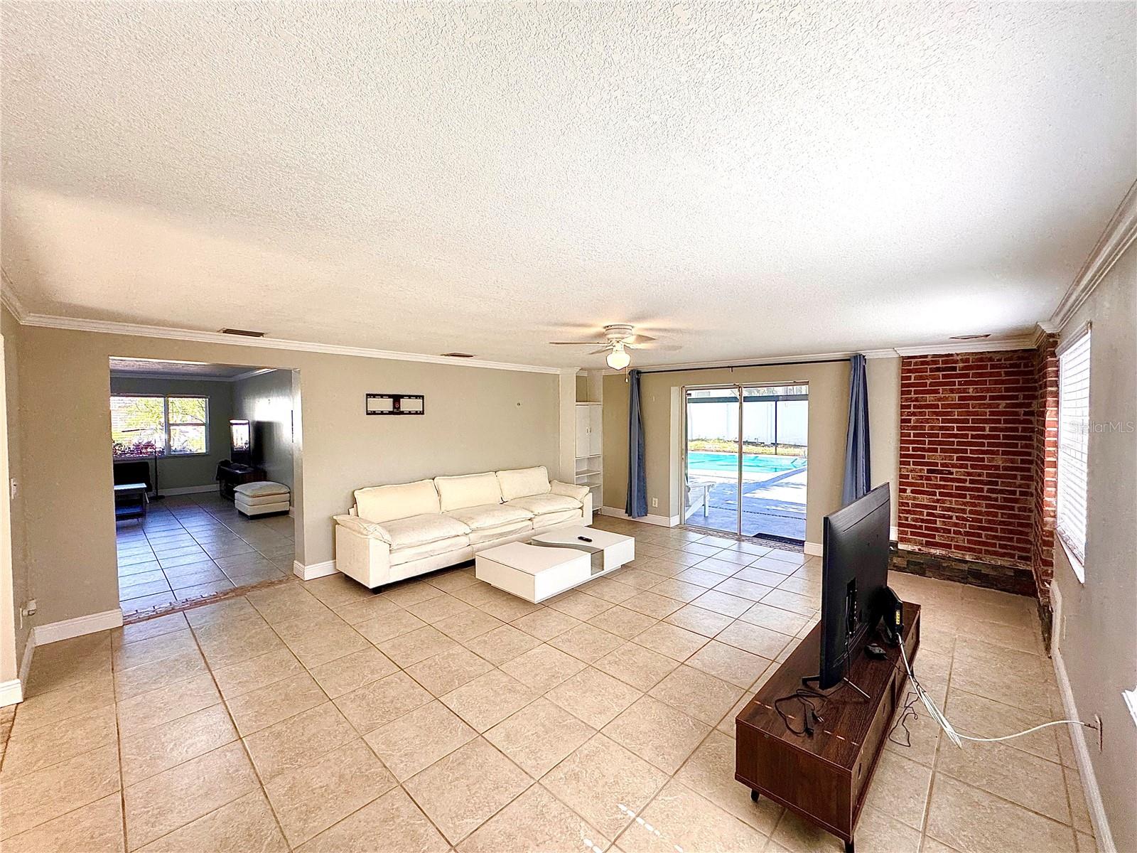 Listing photo id 9 for 13914 84th Terrace