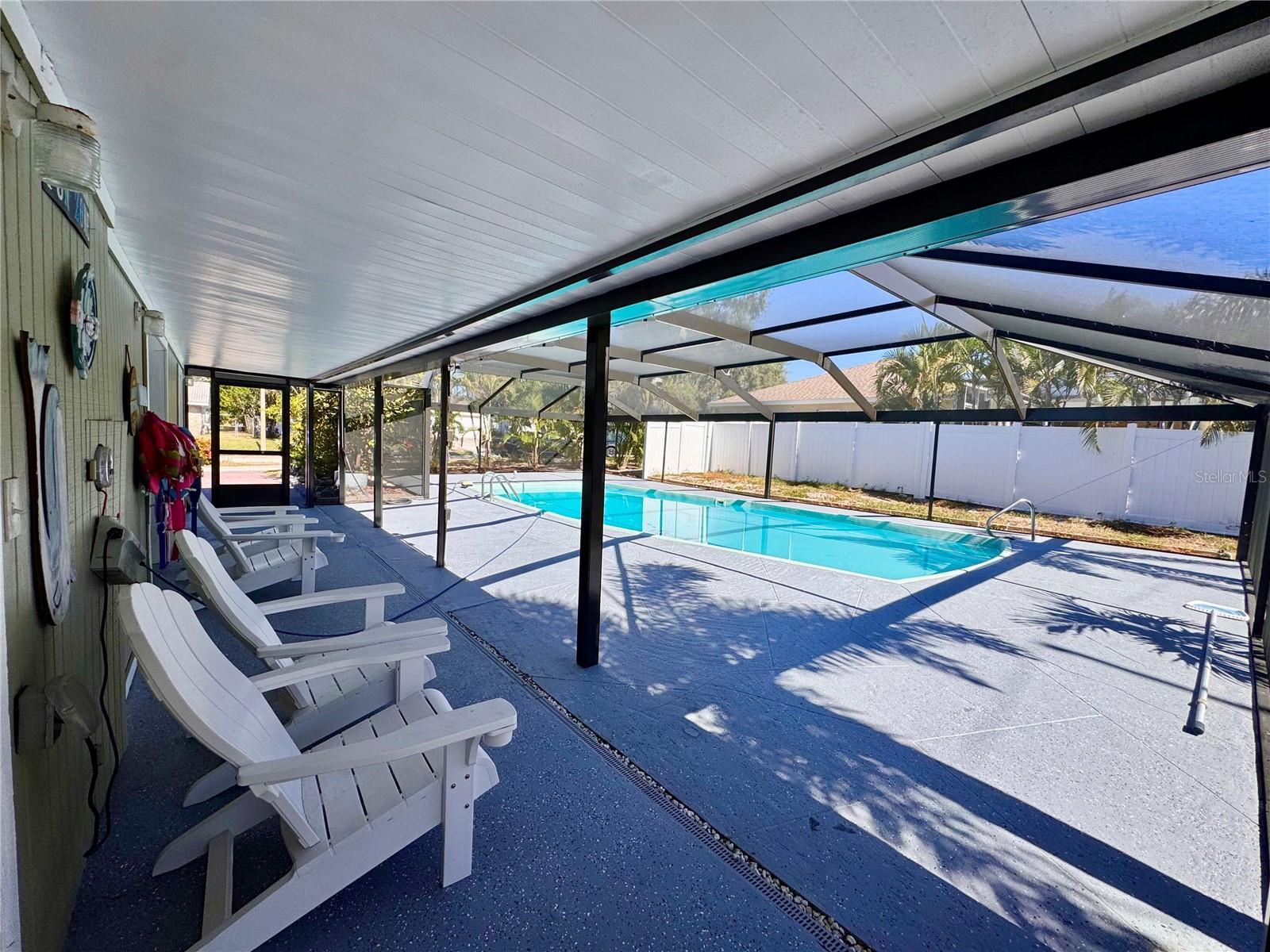 Listing photo id 23 for 13914 84th Terrace