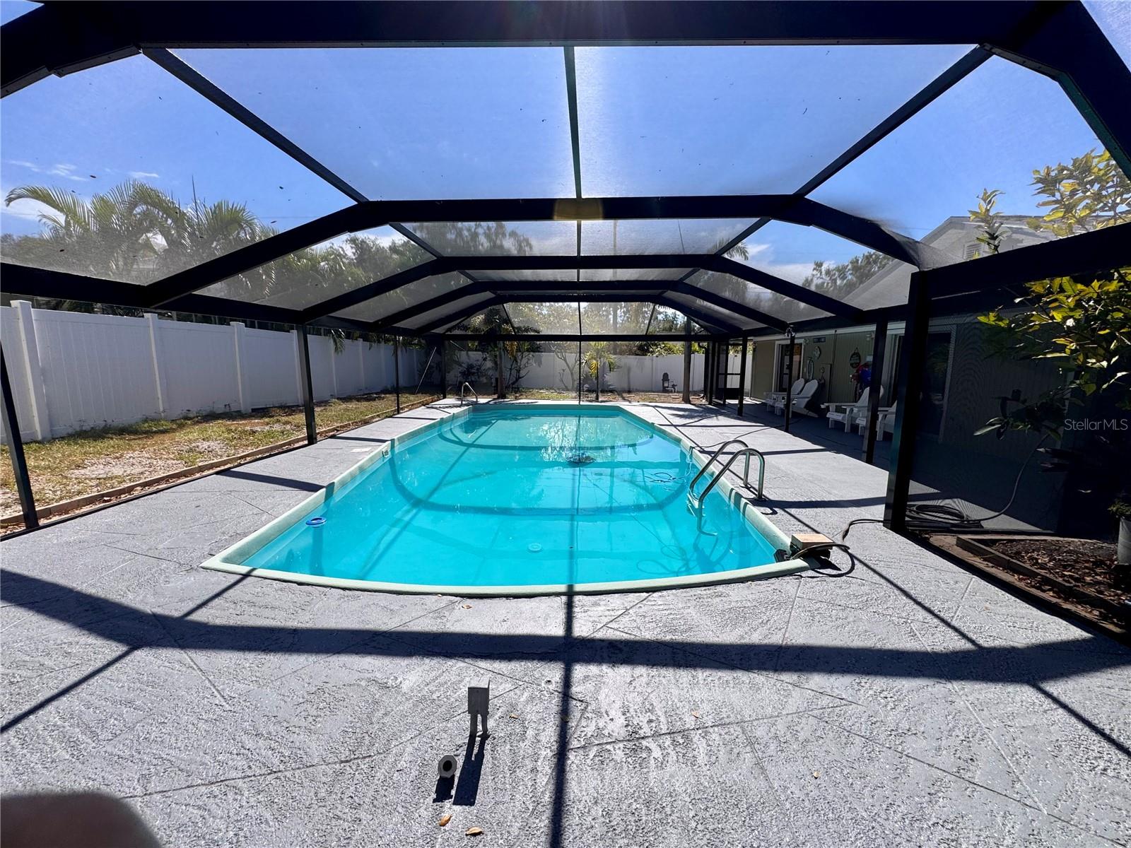 Listing photo id 25 for 13914 84th Terrace