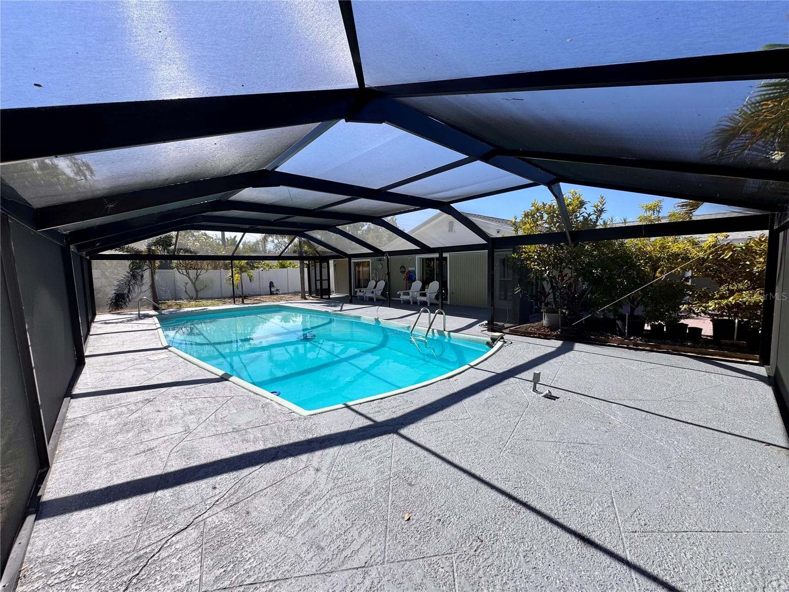 Listing photo id 26 for 13914 84th Terrace