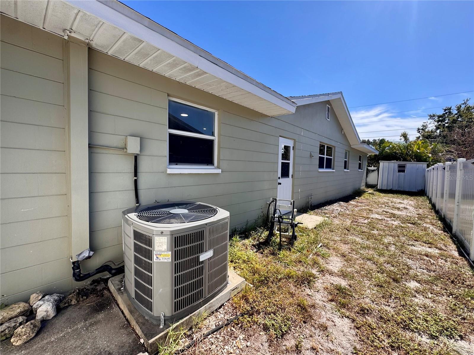 Listing photo id 28 for 13914 84th Terrace