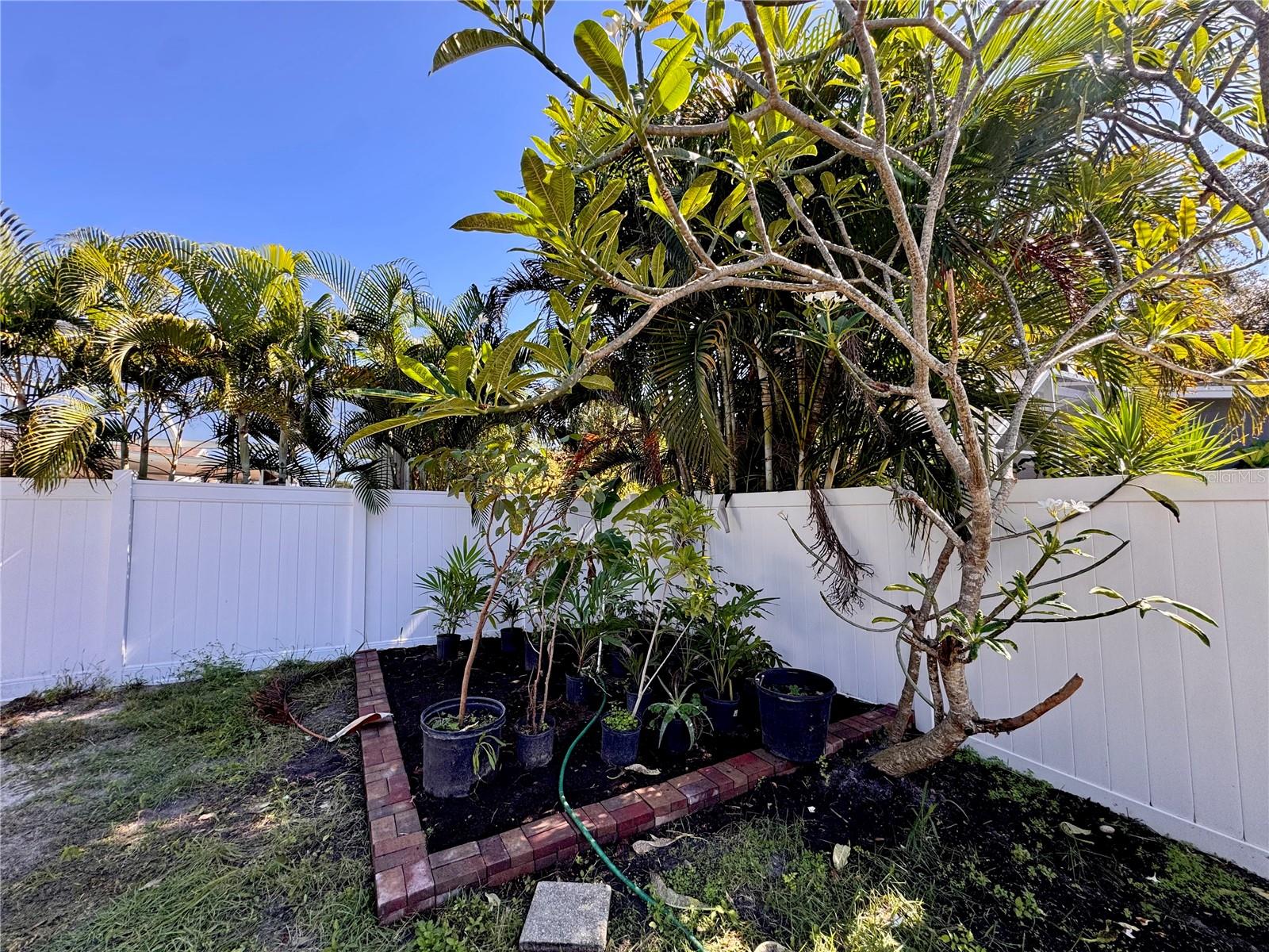 Listing photo id 31 for 13914 84th Terrace