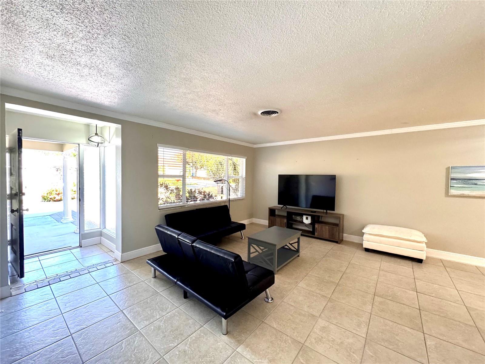 Listing photo id 6 for 13914 84th Terrace