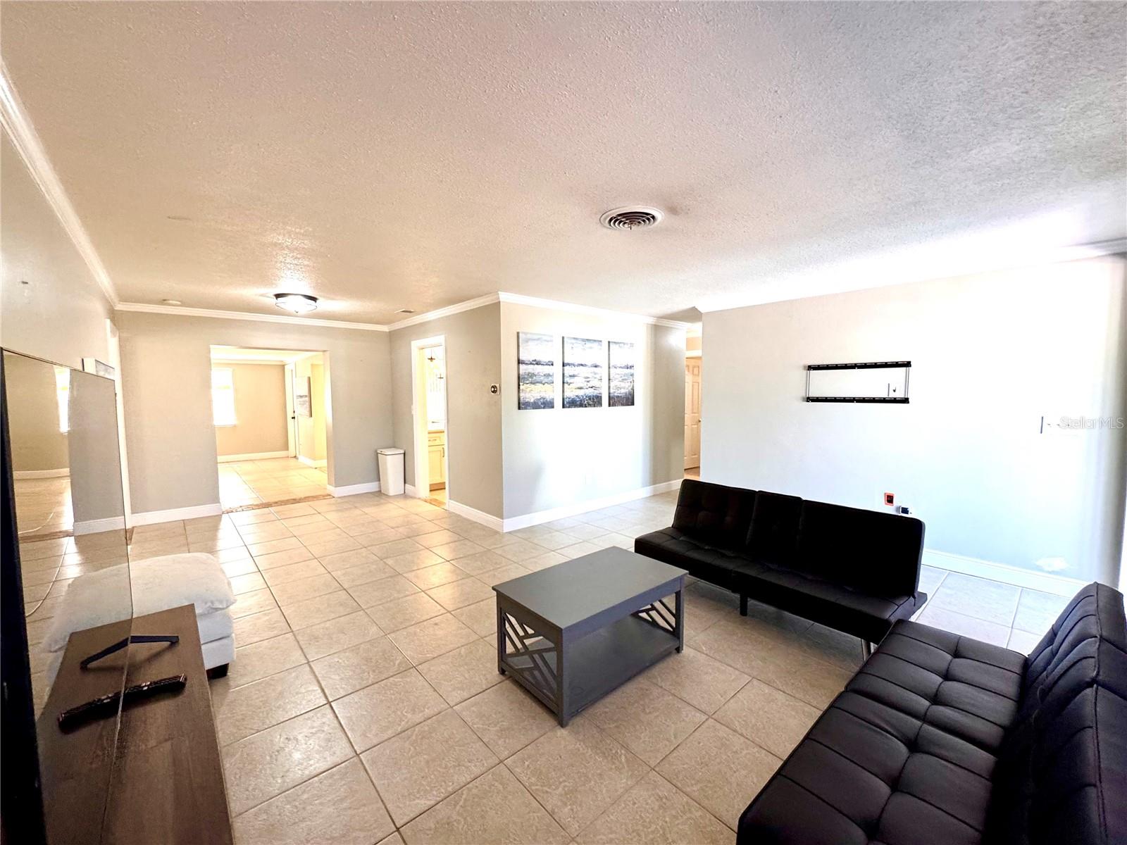 Listing photo id 7 for 13914 84th Terrace