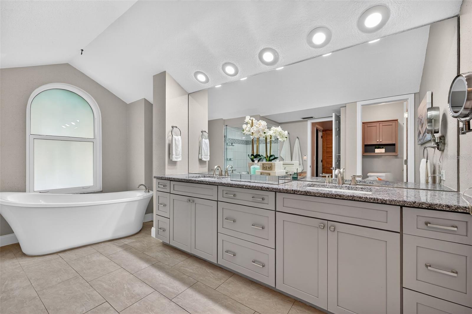 Image 11 of 55 For 4673 Alisa Circle Ne