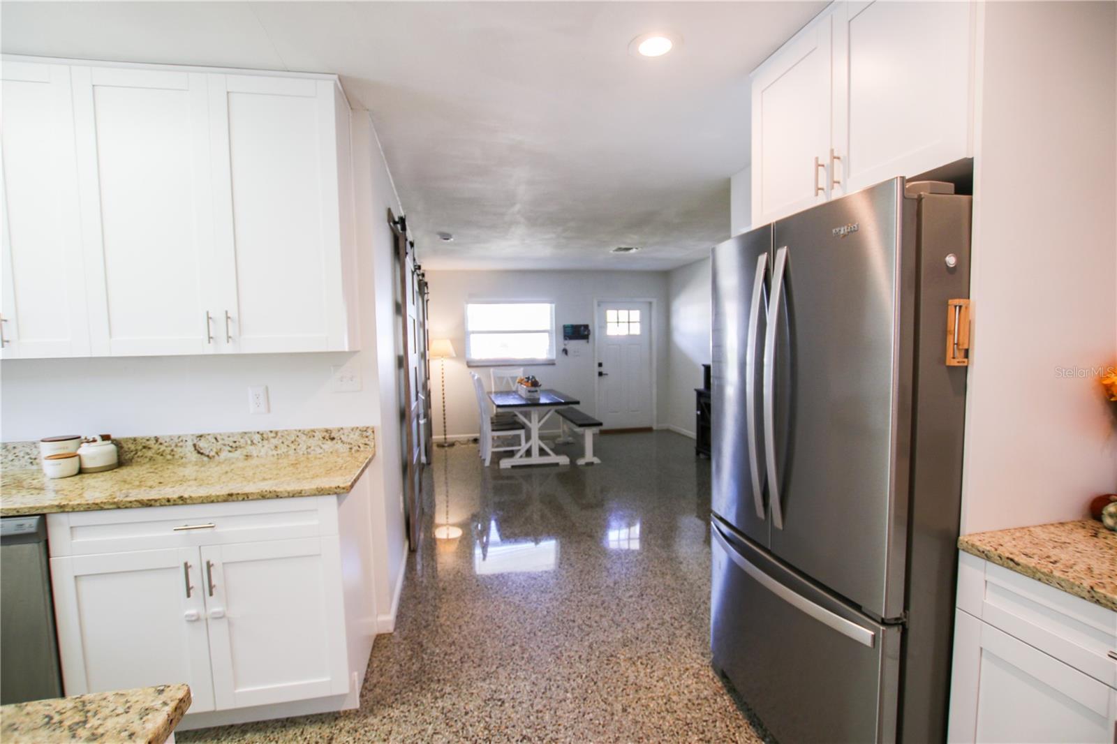 Listing photo id 18 for 2810 Robson Street