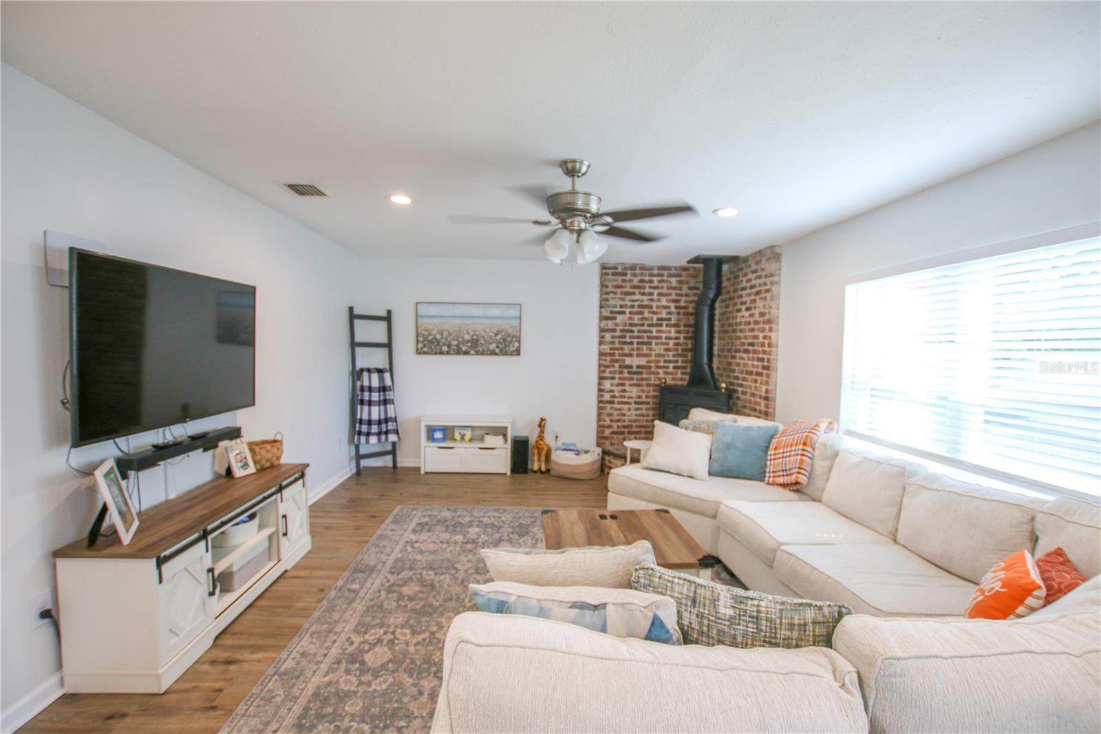 Listing photo id 19 for 2810 Robson Street