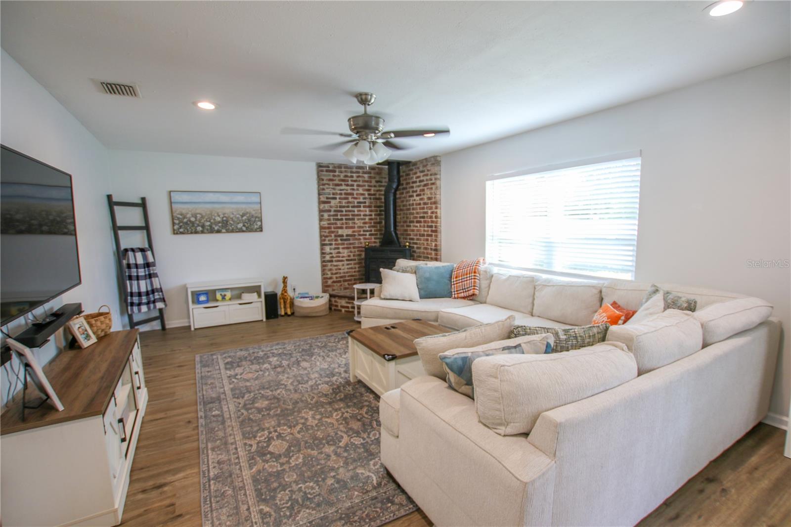 Listing photo id 20 for 2810 Robson Street