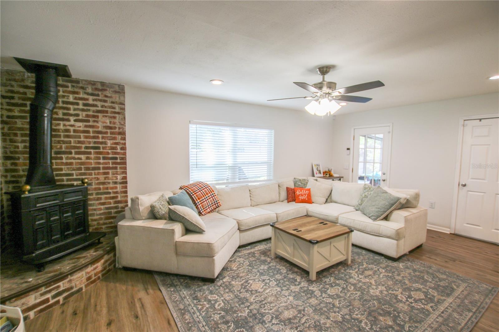 Listing photo id 21 for 2810 Robson Street