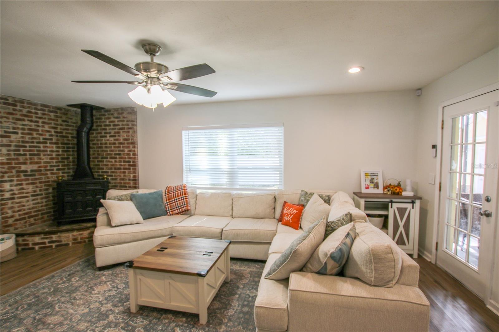 Listing photo id 23 for 2810 Robson Street