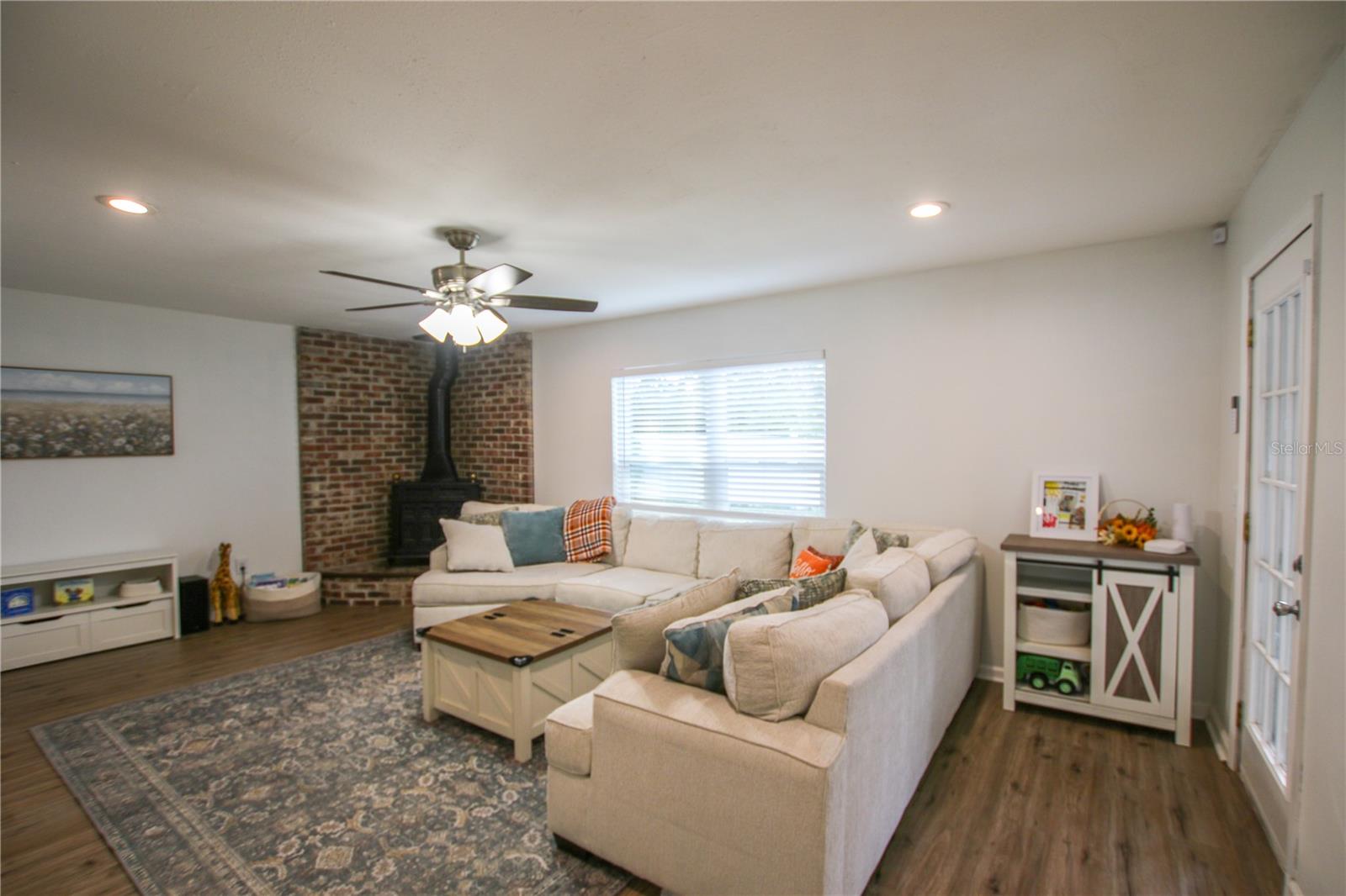 Listing photo id 24 for 2810 Robson Street