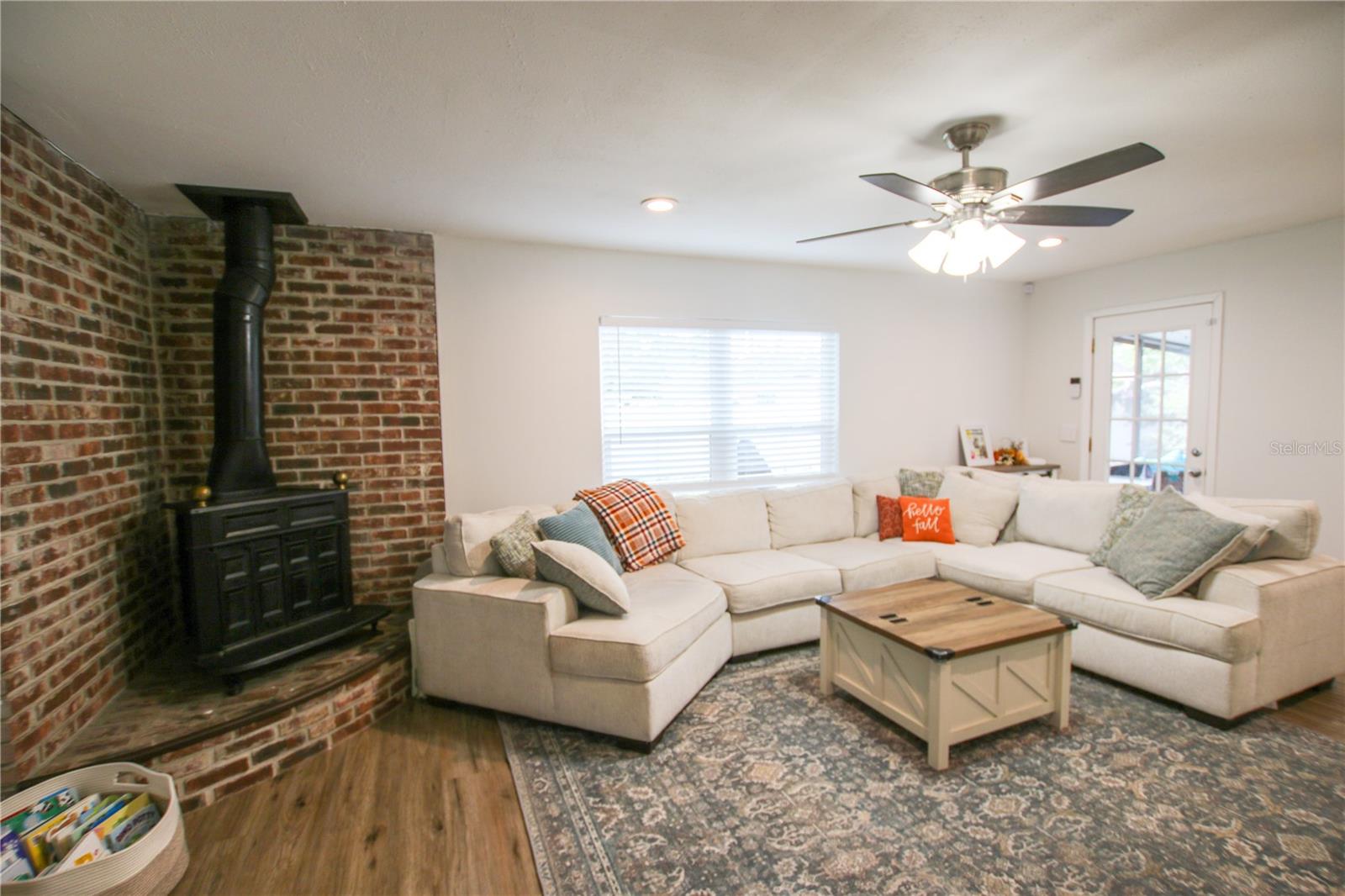 Listing photo id 27 for 2810 Robson Street