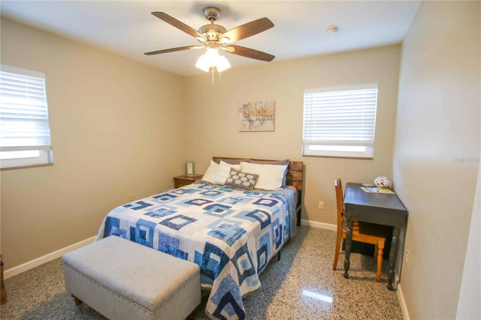 Listing photo id 28 for 2810 Robson Street