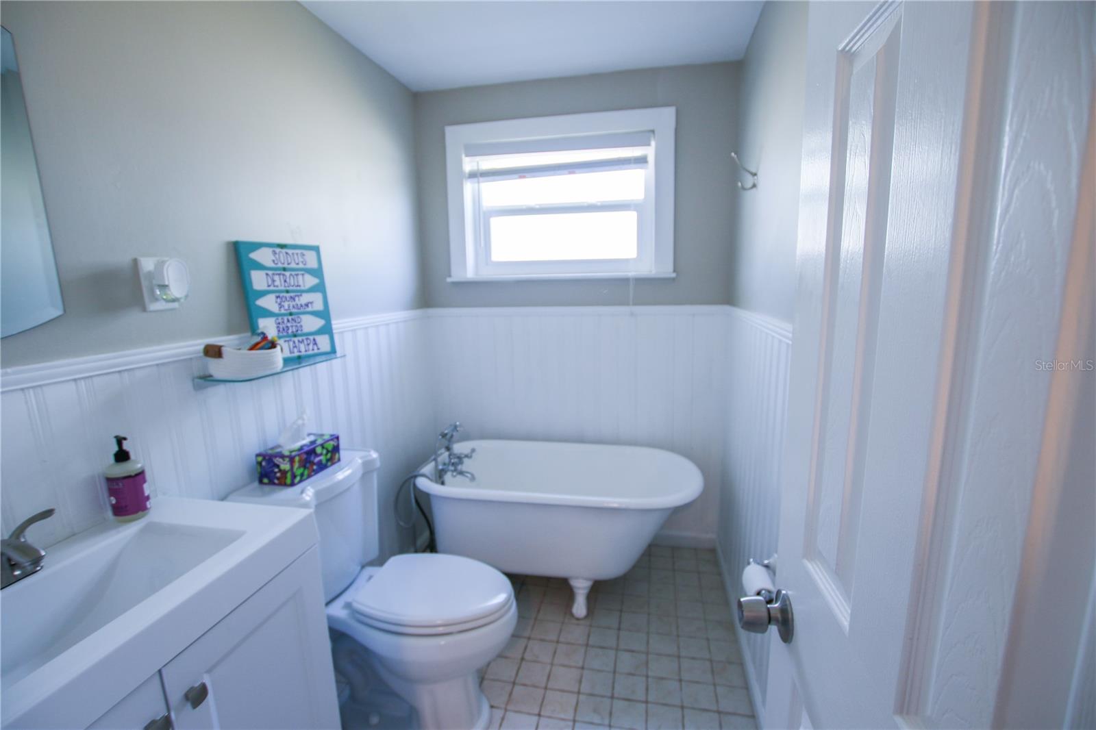 Listing photo id 32 for 2810 Robson Street