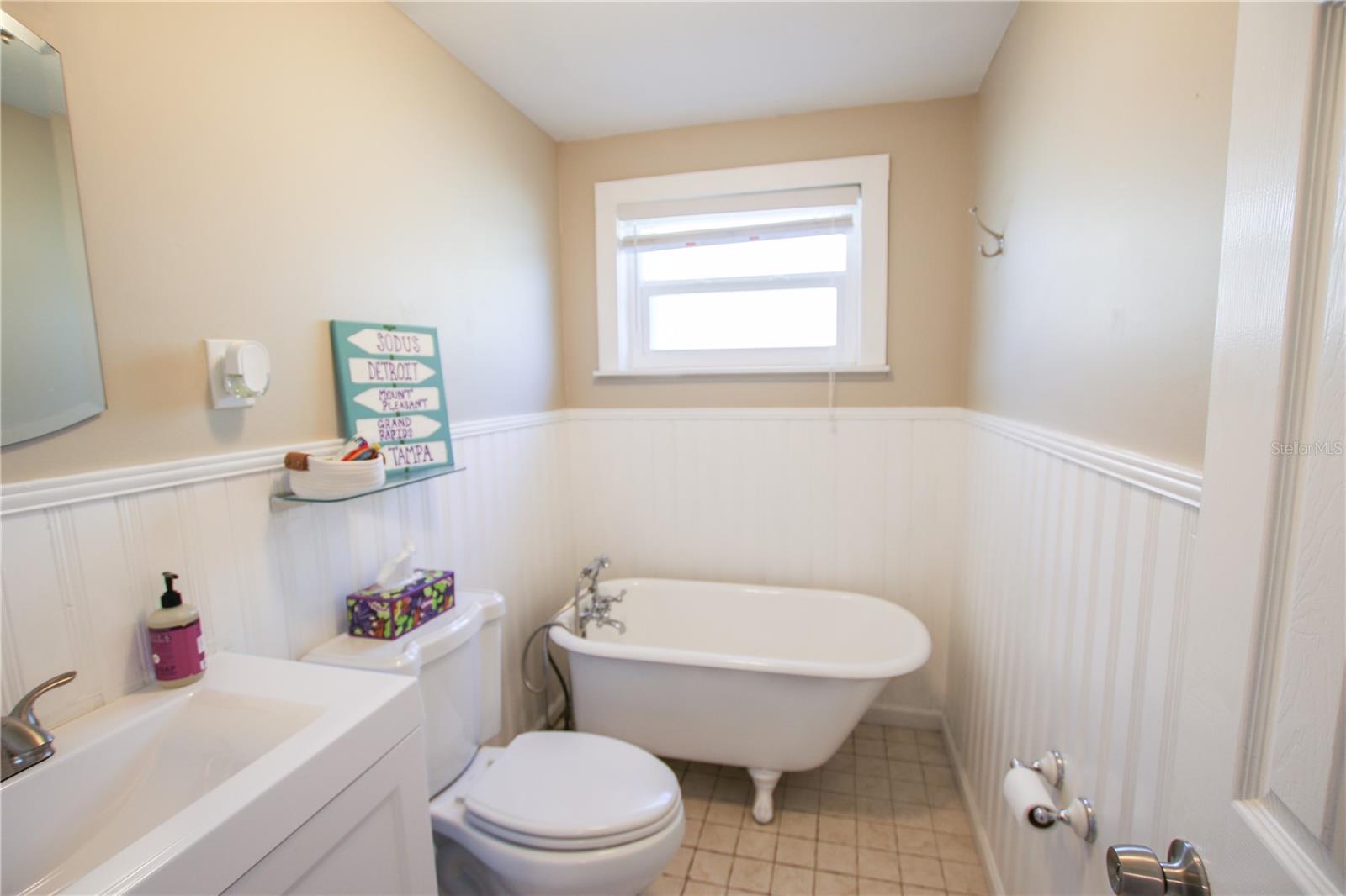 Listing photo id 33 for 2810 Robson Street