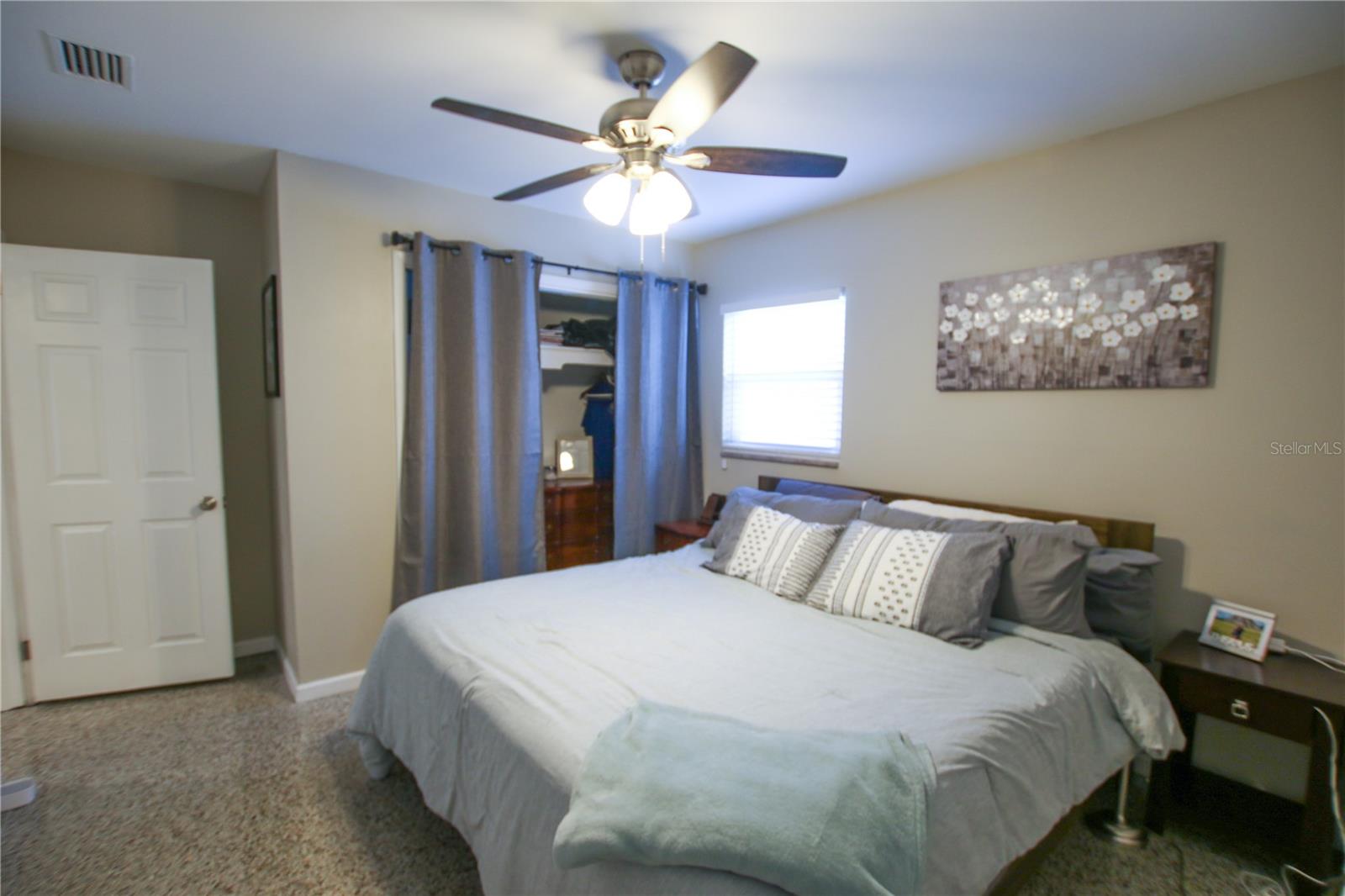 Listing photo id 36 for 2810 Robson Street