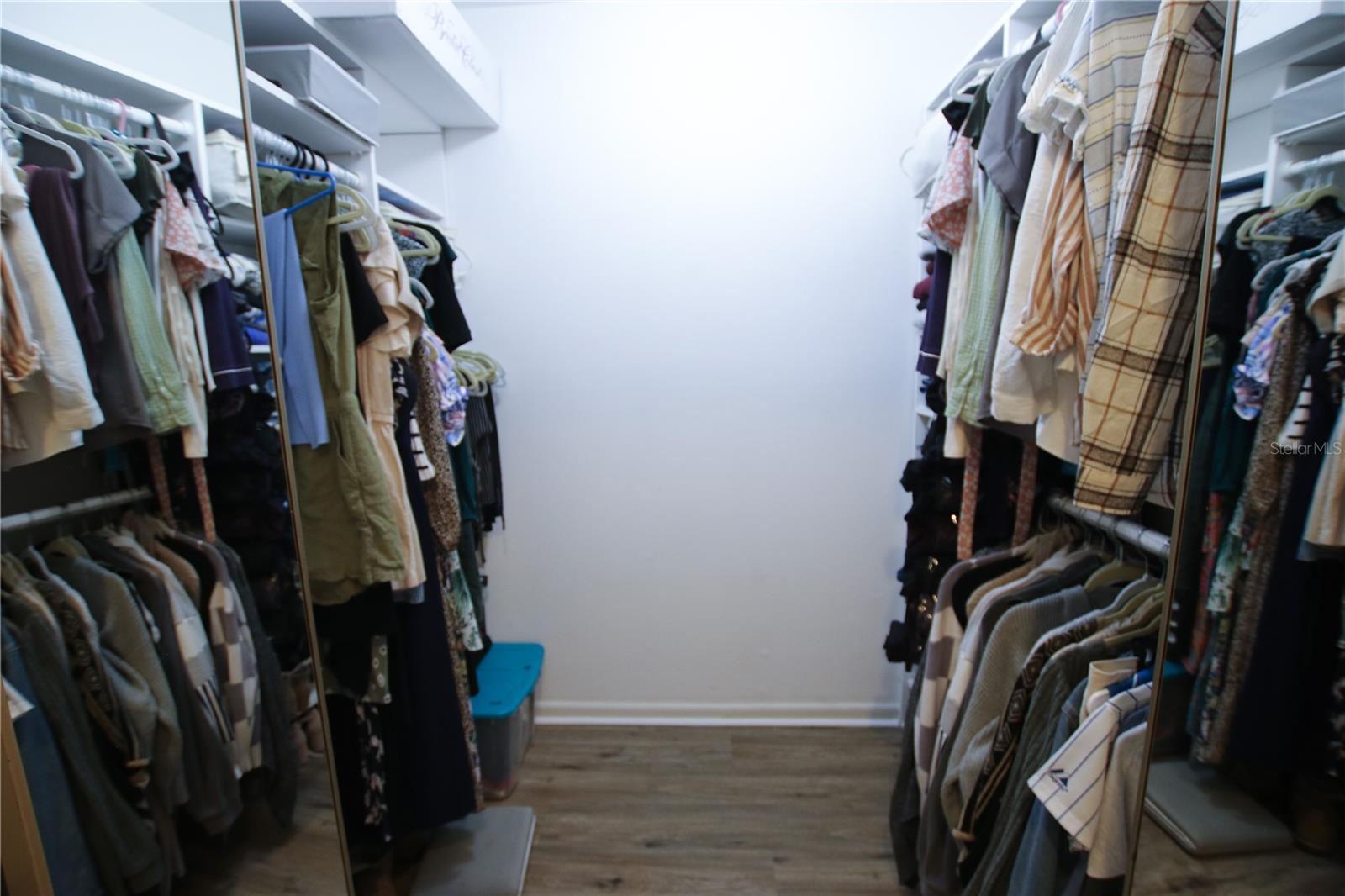 Listing photo id 38 for 2810 Robson Street