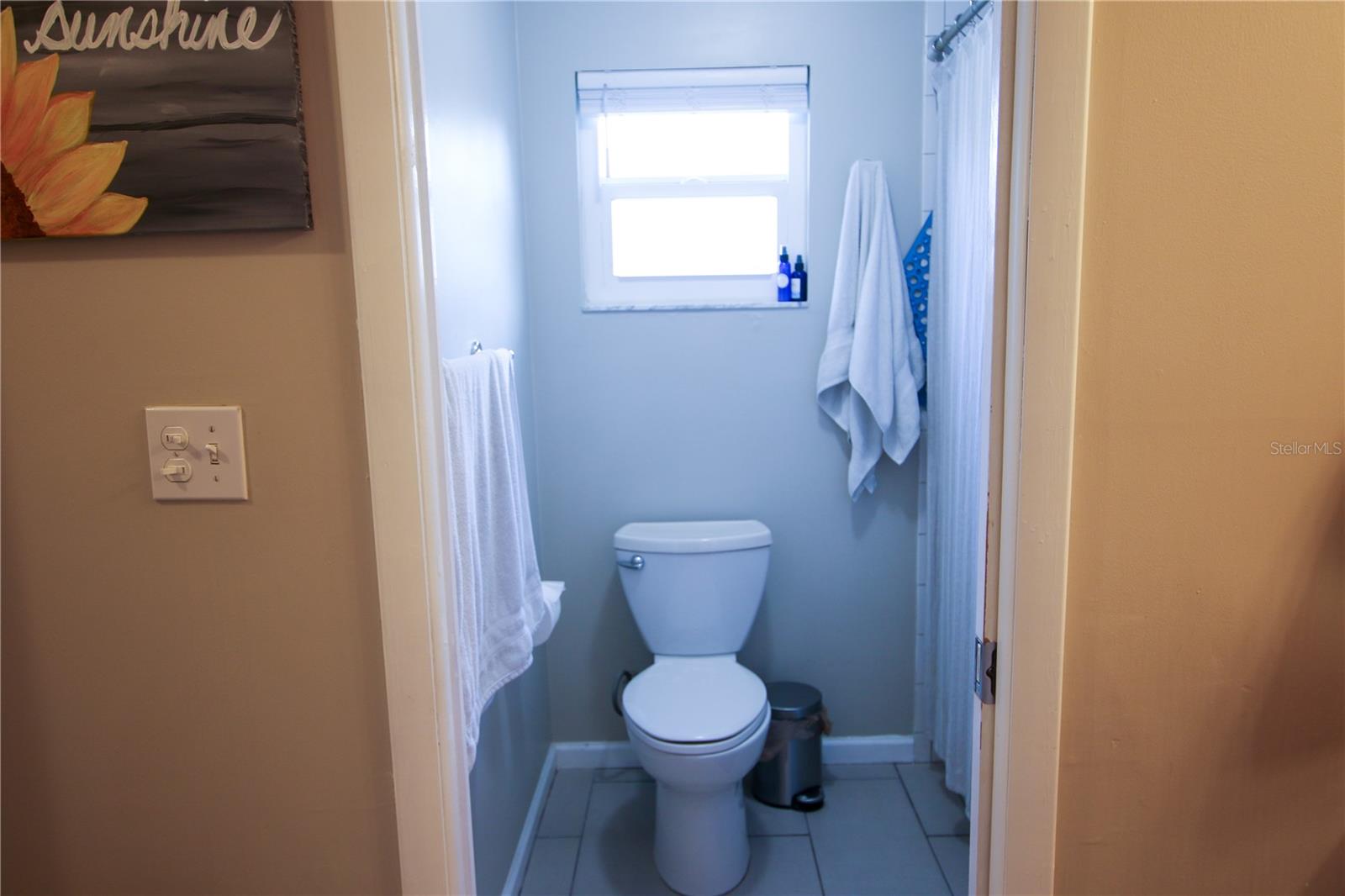 Listing photo id 39 for 2810 Robson Street