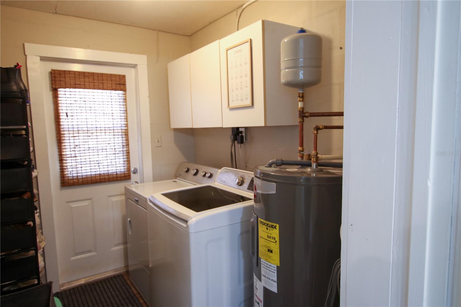 Listing photo id 42 for 2810 Robson Street