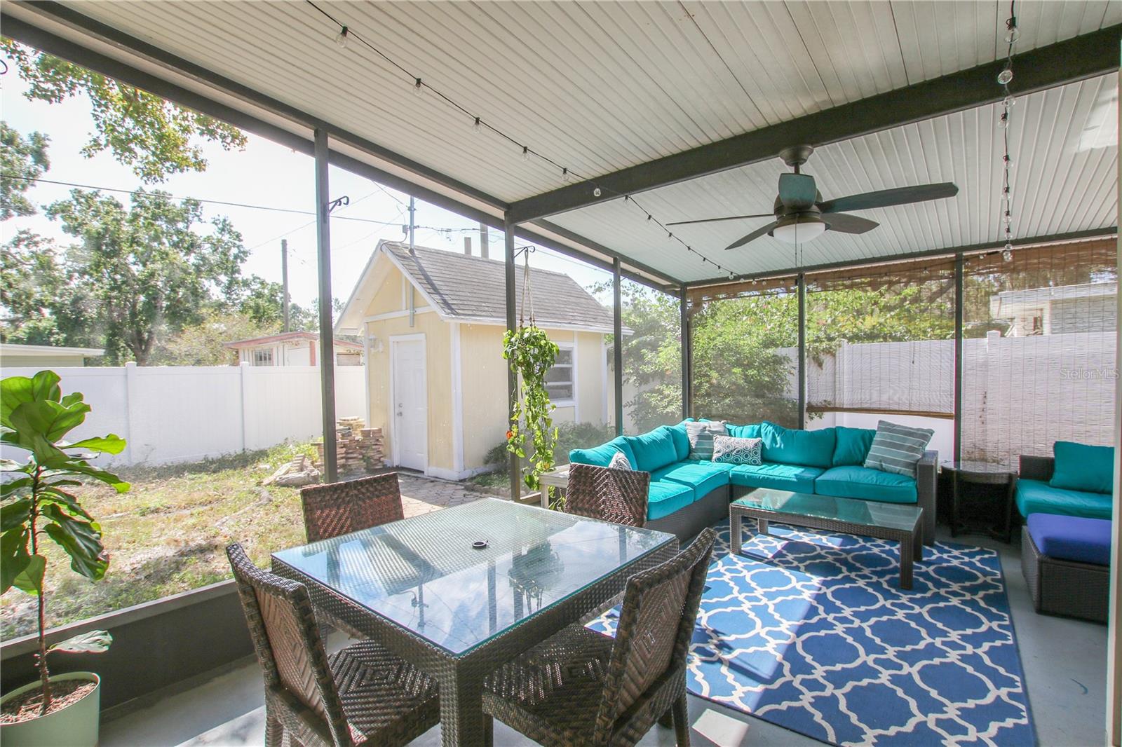 Listing photo id 43 for 2810 Robson Street