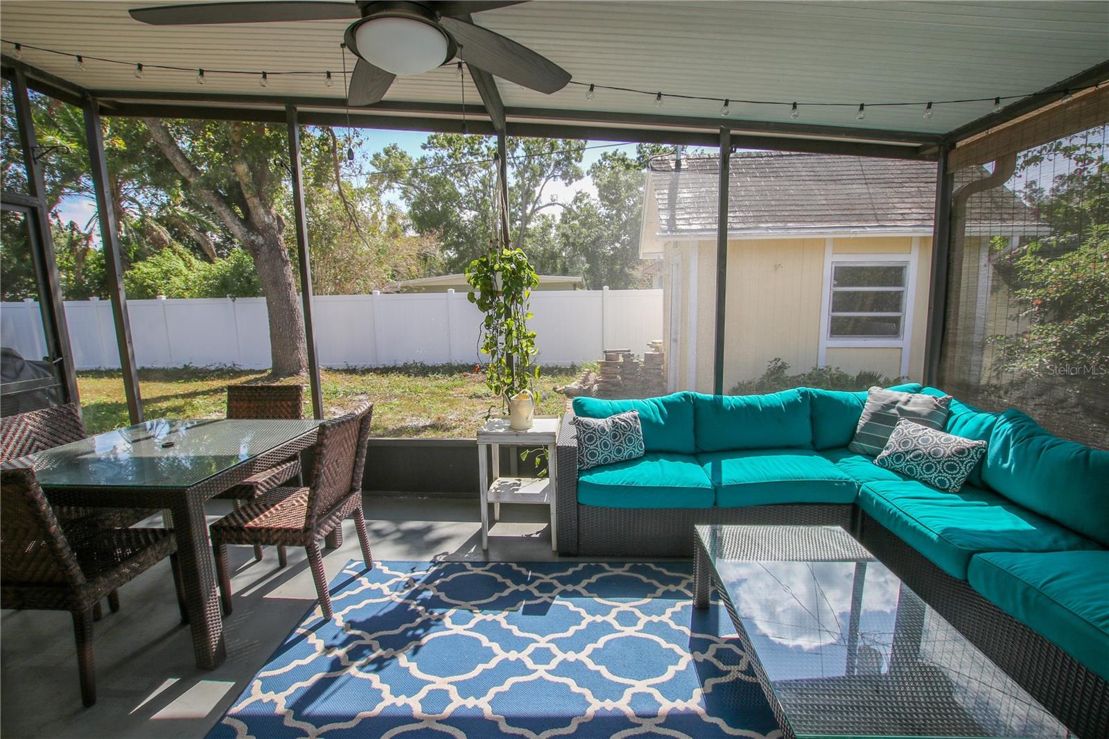 Listing photo id 46 for 2810 Robson Street