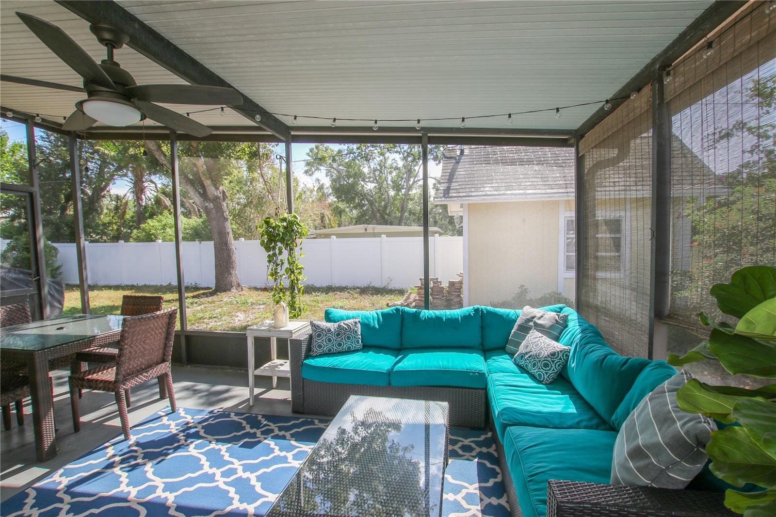 Listing photo id 47 for 2810 Robson Street