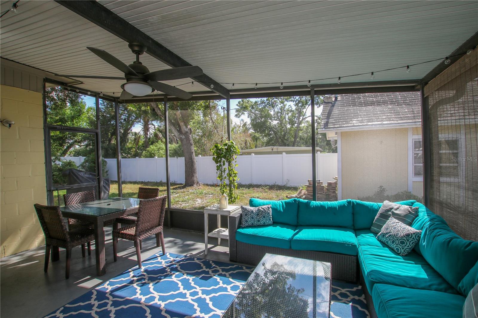 Listing photo id 48 for 2810 Robson Street