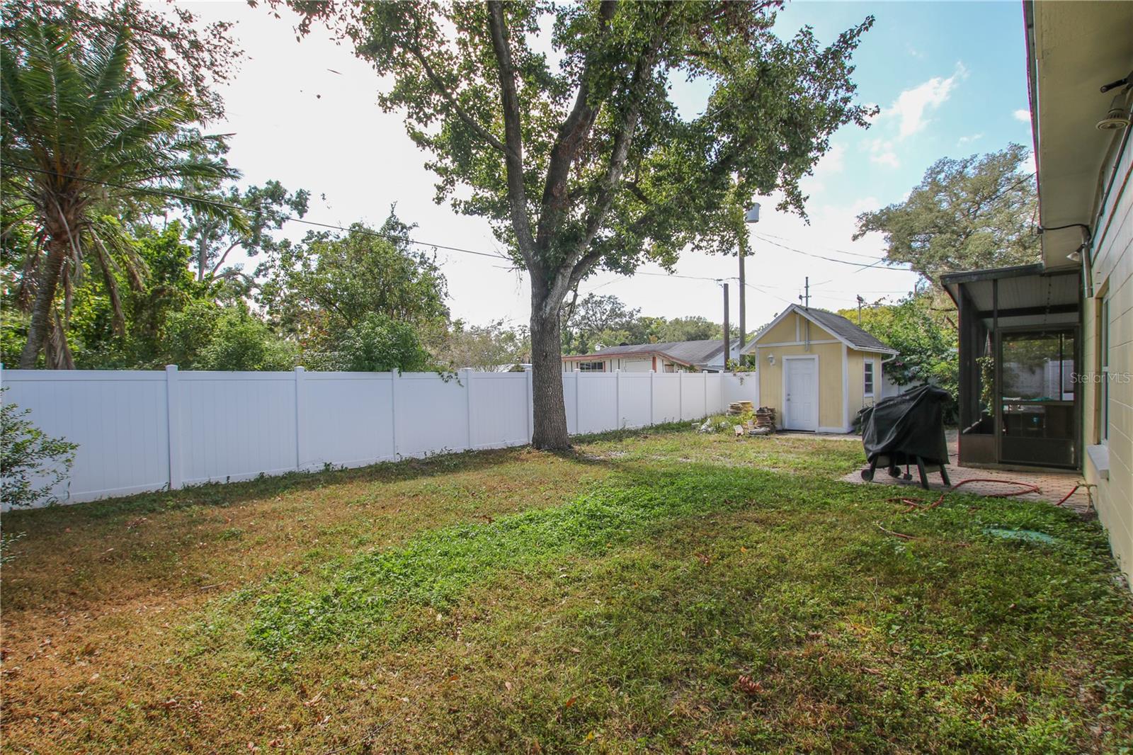 Listing photo id 49 for 2810 Robson Street