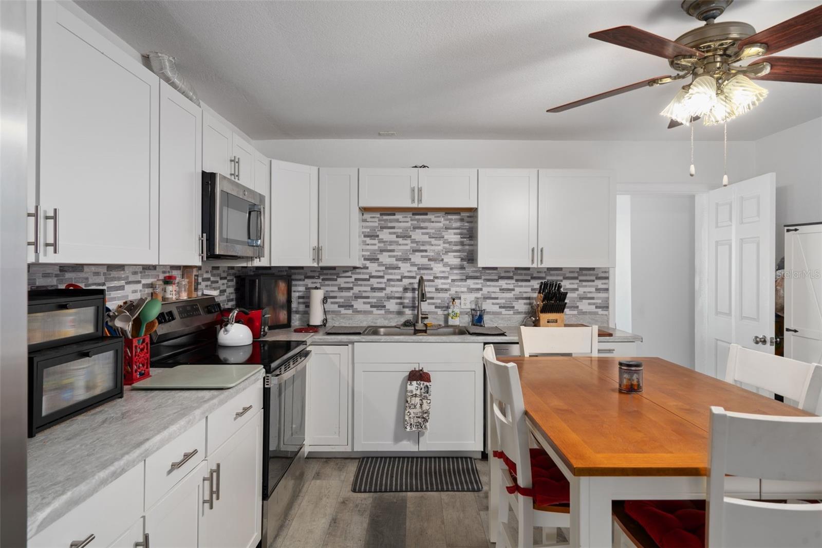 Image 14 of 59 For 3320 Gardenia Drive