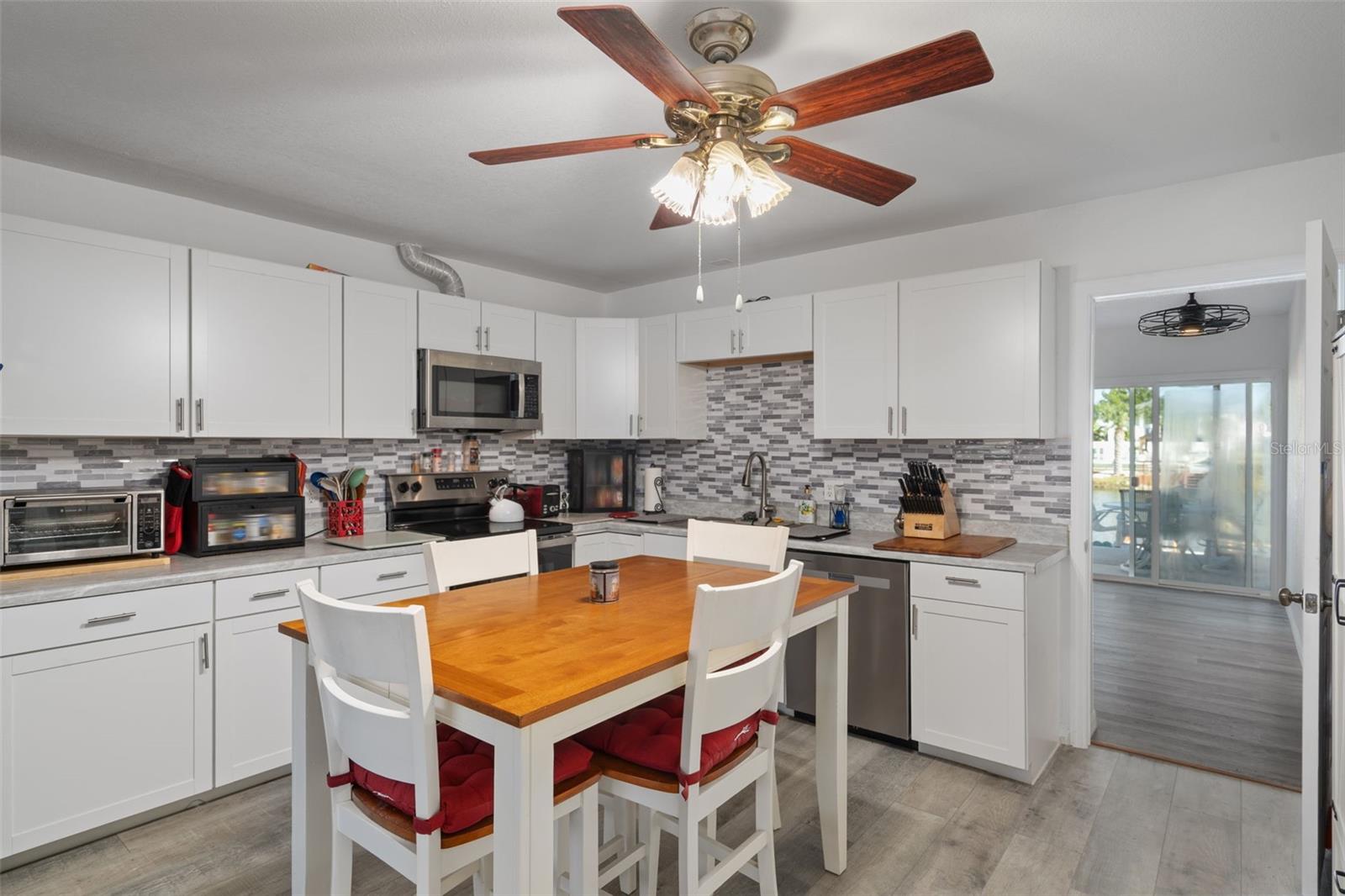 Image 15 of 59 For 3320 Gardenia Drive