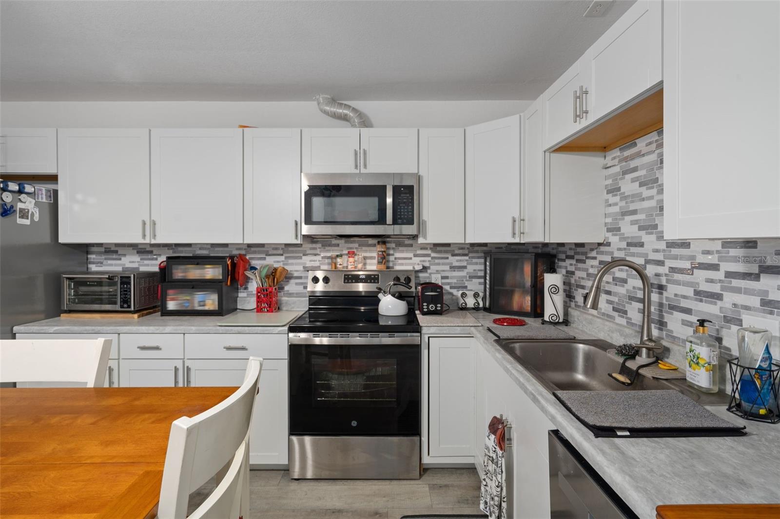 Image 17 of 59 For 3320 Gardenia Drive