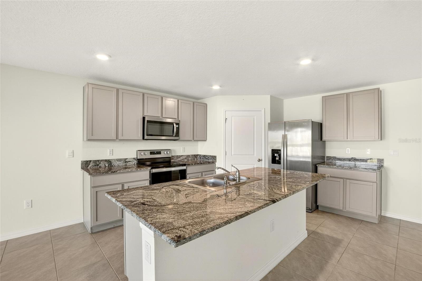 Image 13 of 68 For 3288 Silver Date Drive