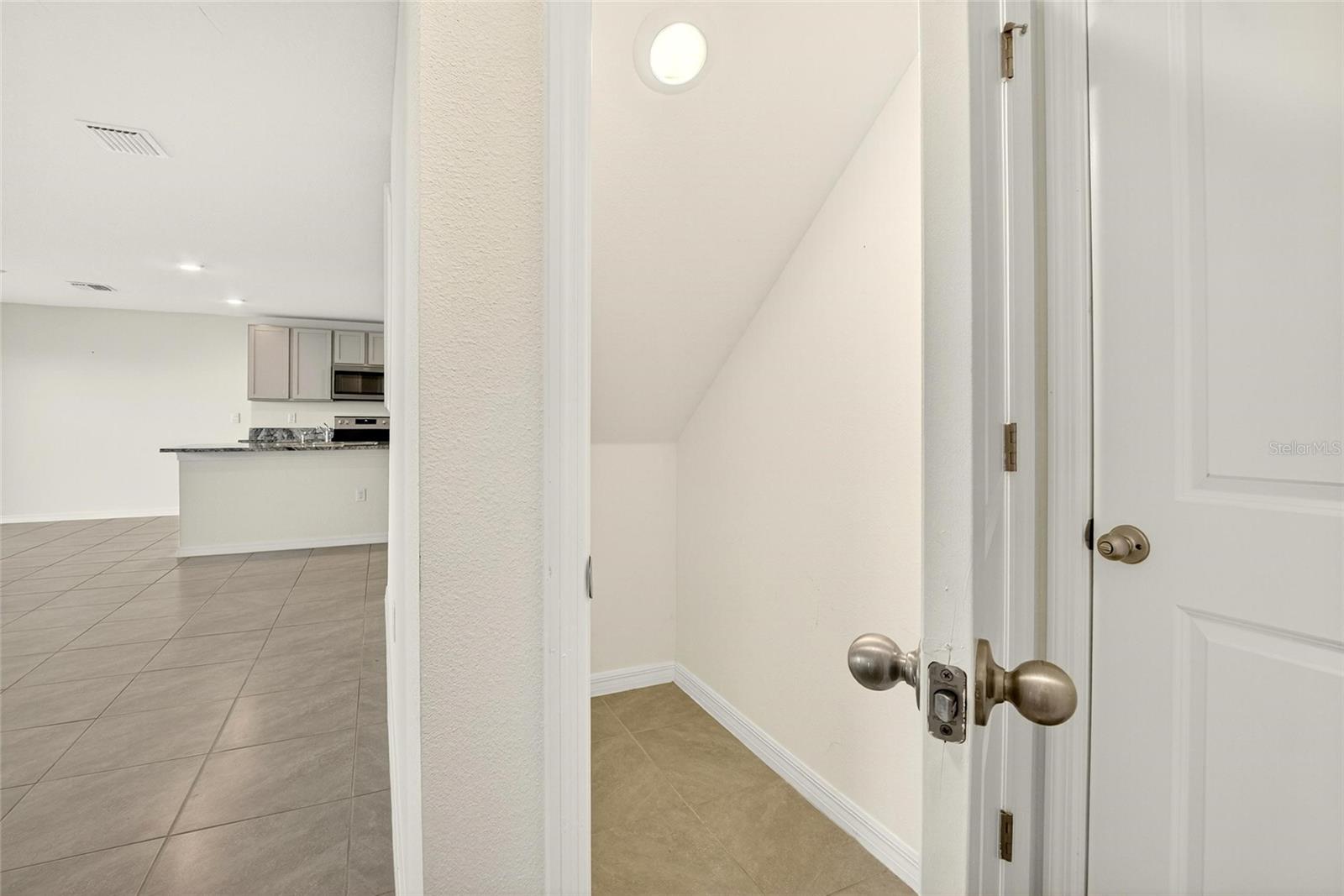 Image 23 of 68 For 3288 Silver Date Drive