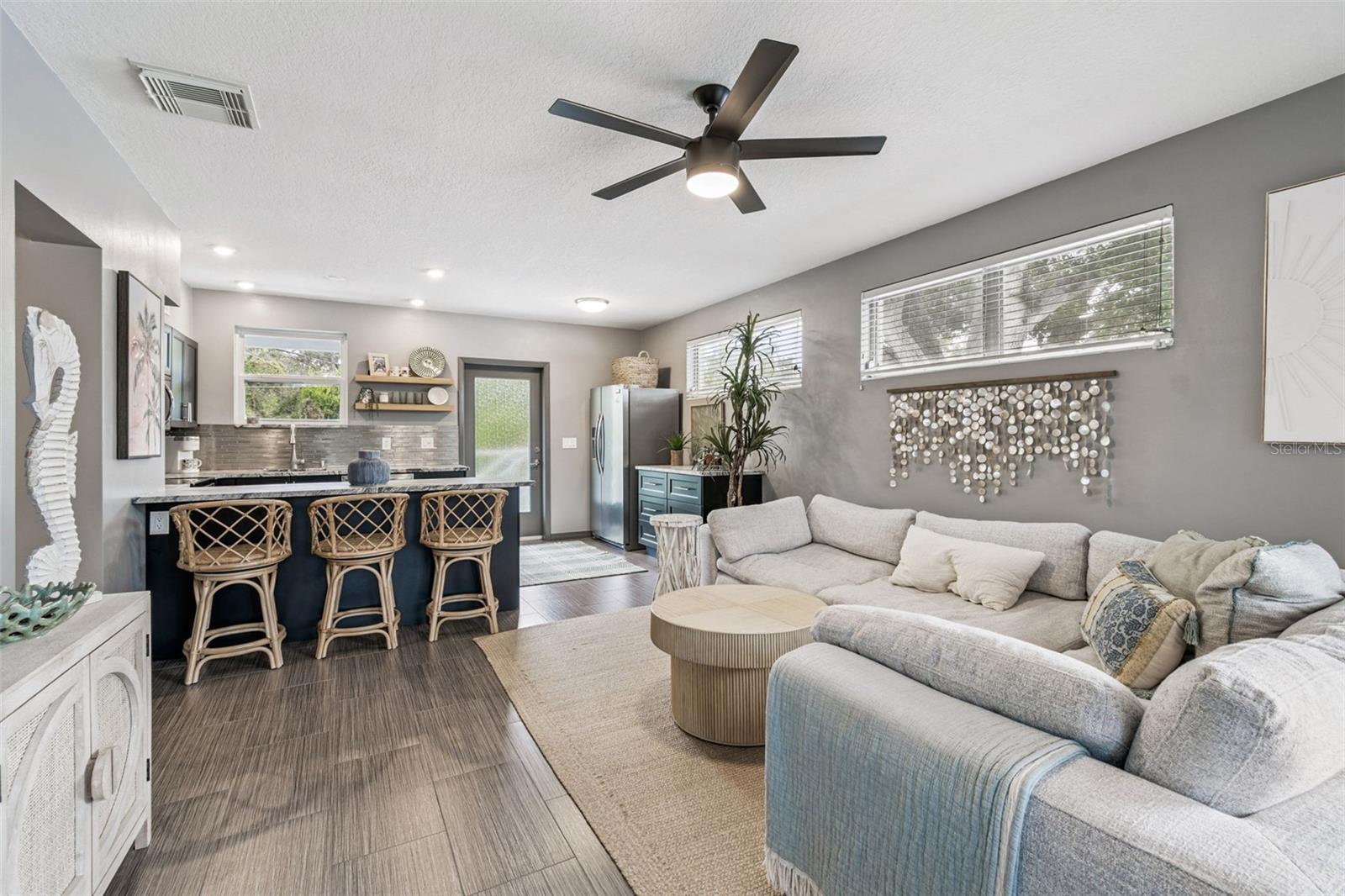 Image 15 of 48 For 346 Pennsylvania Avenue 3