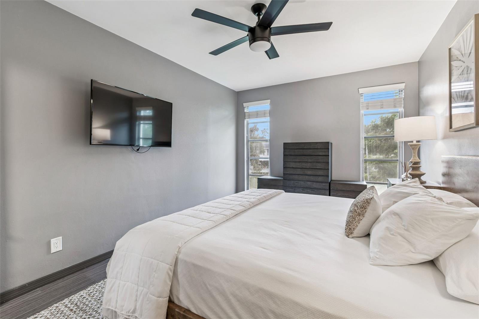 Image 22 of 48 For 346 Pennsylvania Avenue 3