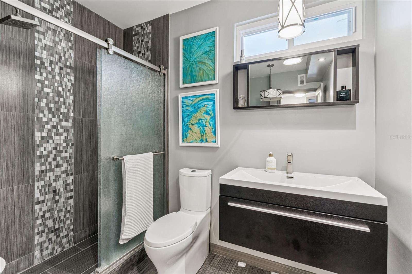 Image 23 of 48 For 346 Pennsylvania Avenue 3