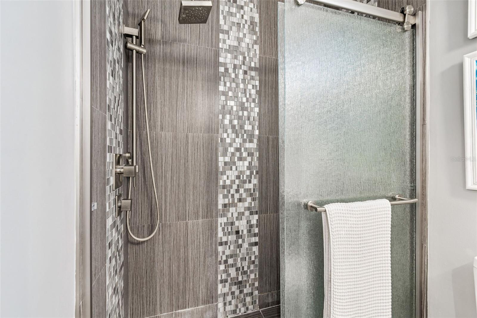 Image 25 of 48 For 346 Pennsylvania Avenue 3