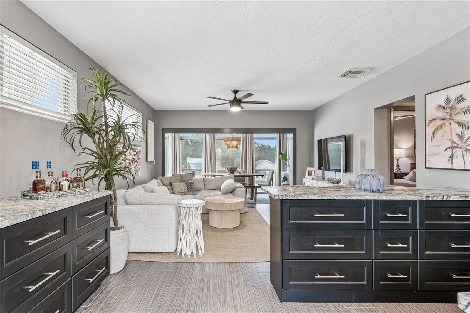 Image 4 of 48 For 346 Pennsylvania Avenue 3