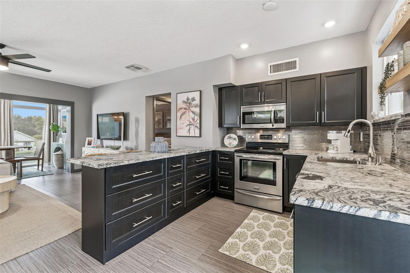 Image 5 of 48 For 346 Pennsylvania Avenue 3