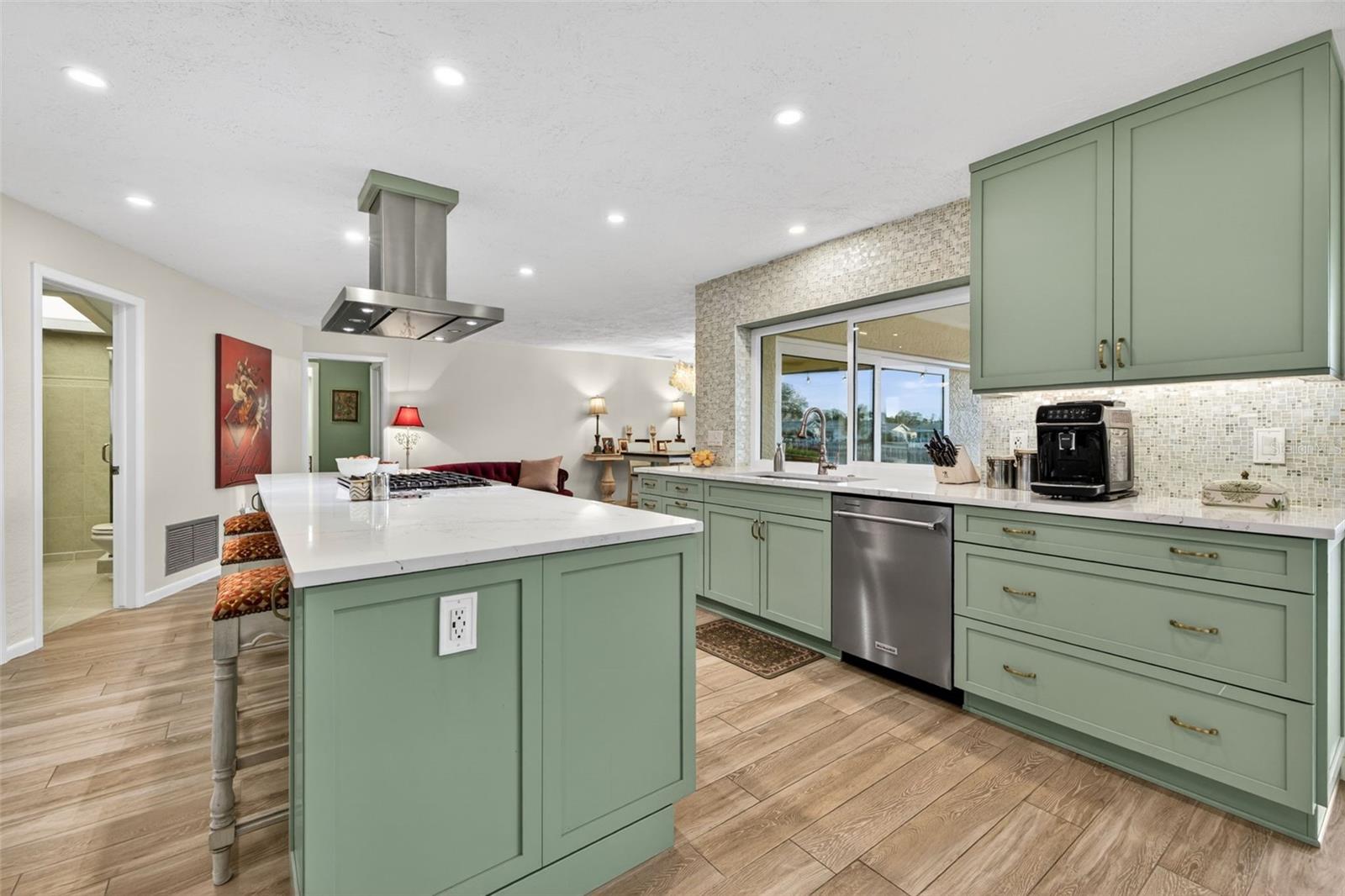 Image 17 of 58 For 4712 Overlook Drive Ne