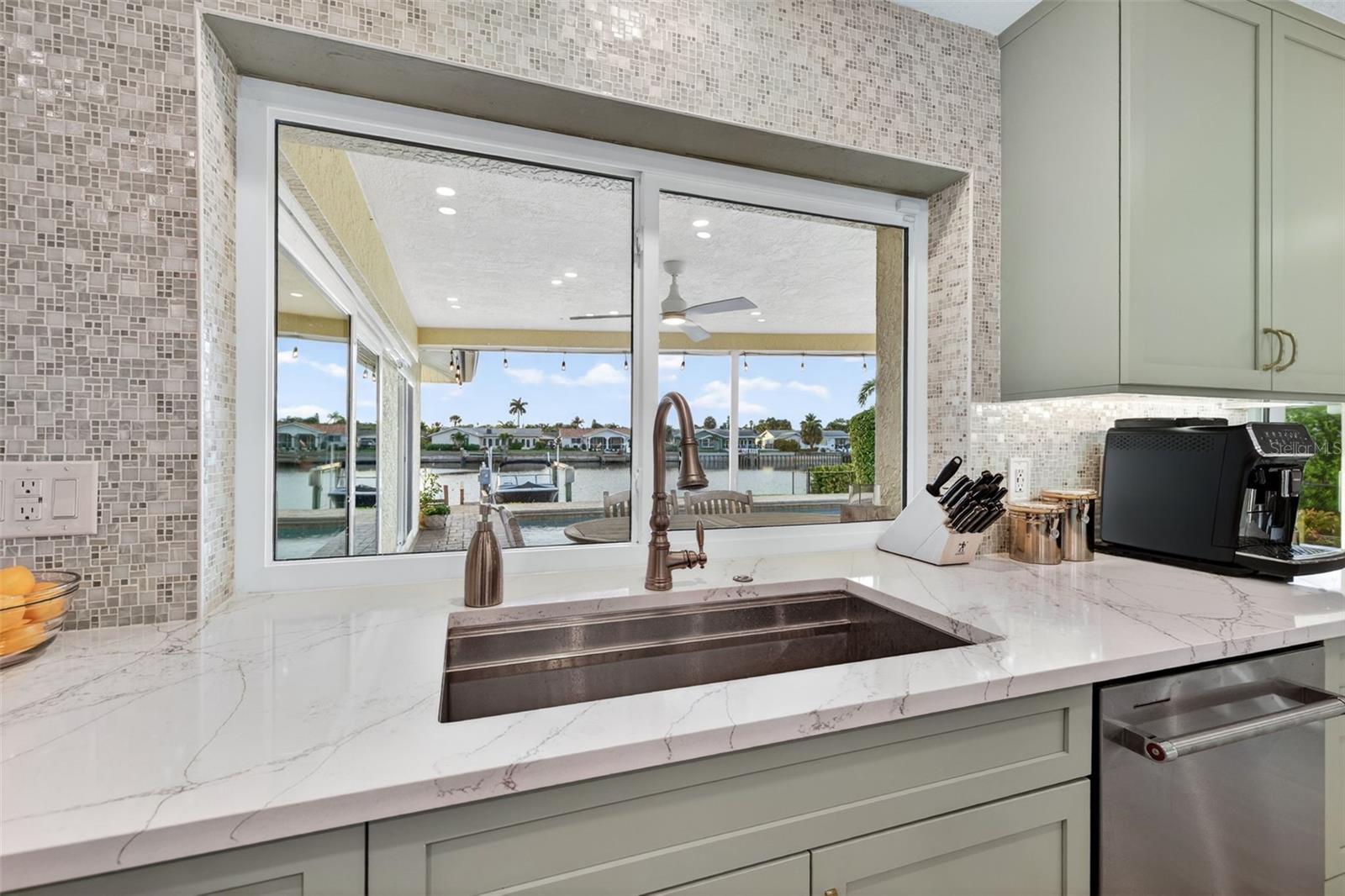 Image 18 of 58 For 4712 Overlook Drive Ne