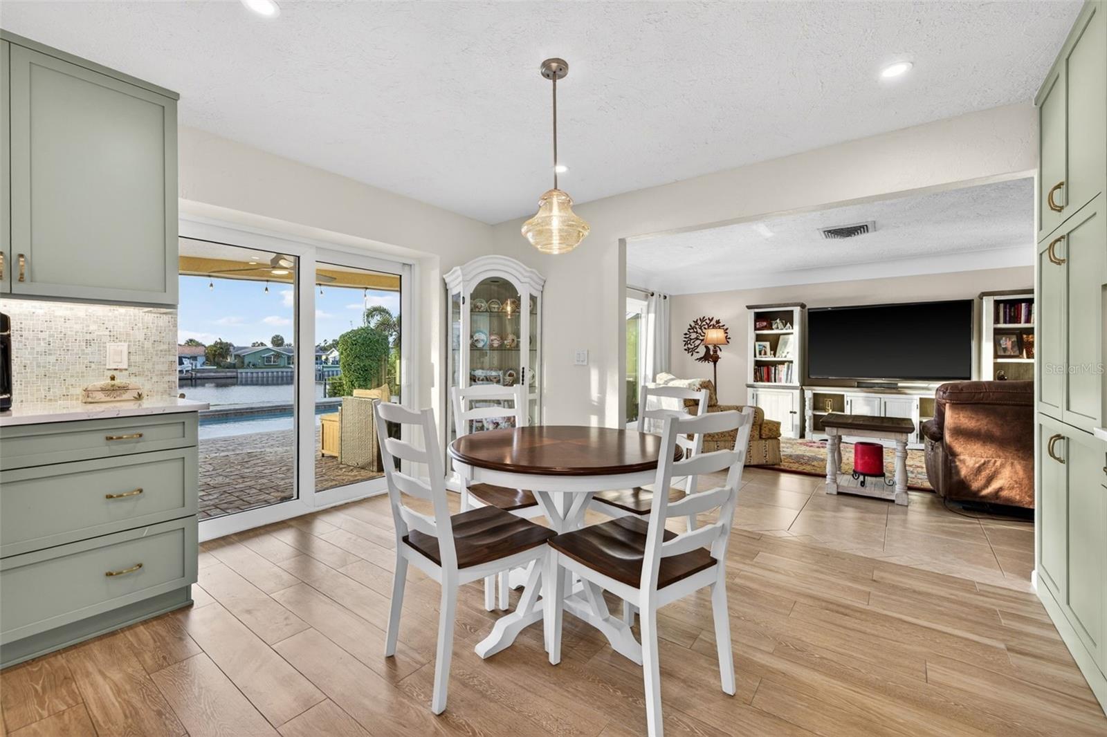 Image 19 of 58 For 4712 Overlook Drive Ne