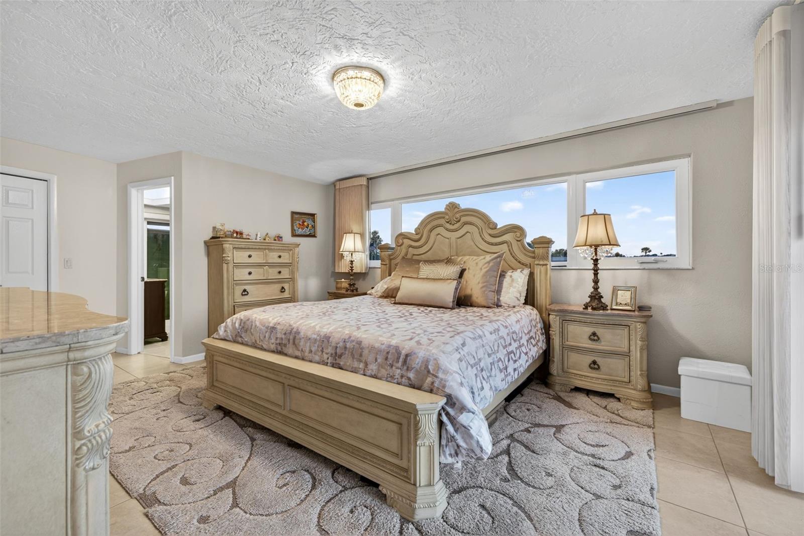 Image 22 of 58 For 4712 Overlook Drive Ne