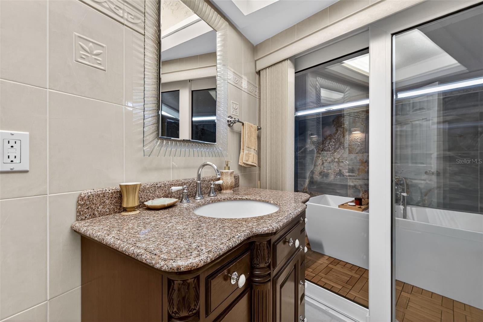 Image 23 of 58 For 4712 Overlook Drive Ne