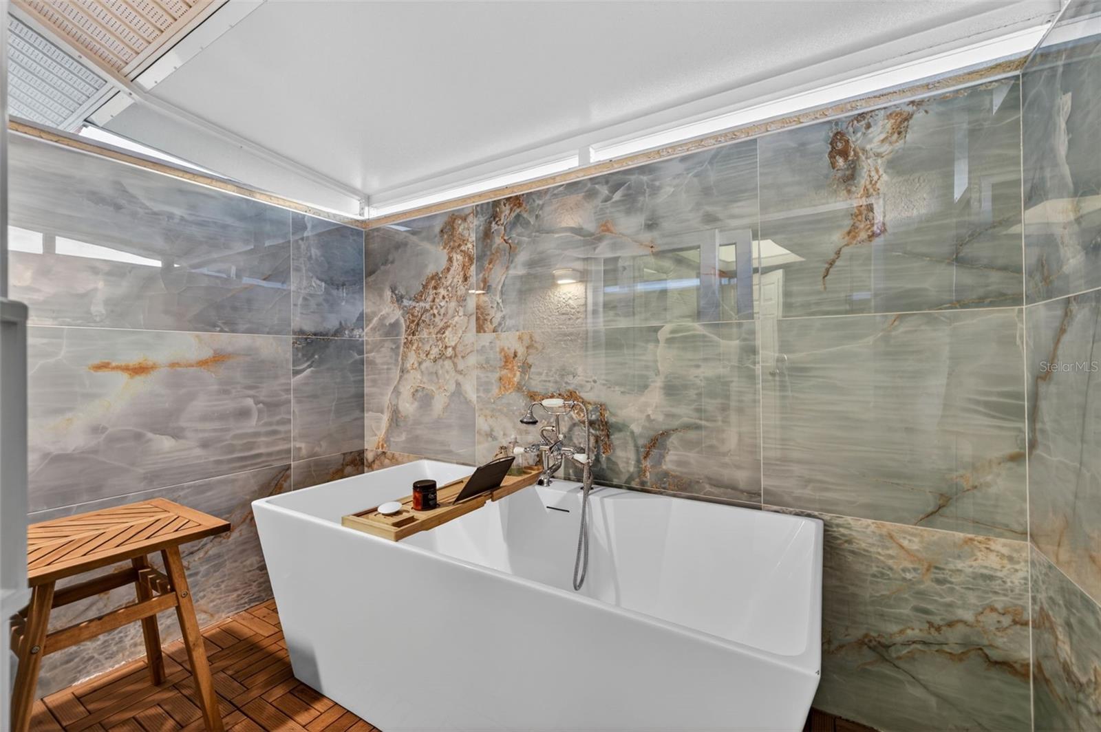 Image 24 of 58 For 4712 Overlook Drive Ne