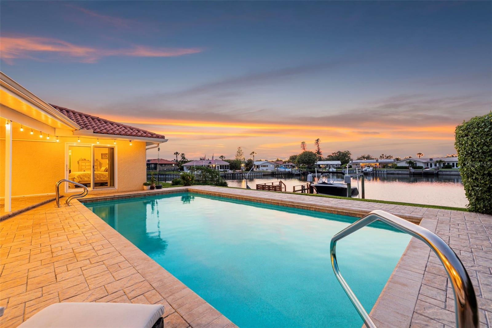 Image 3 of 58 For 4712 Overlook Drive Ne