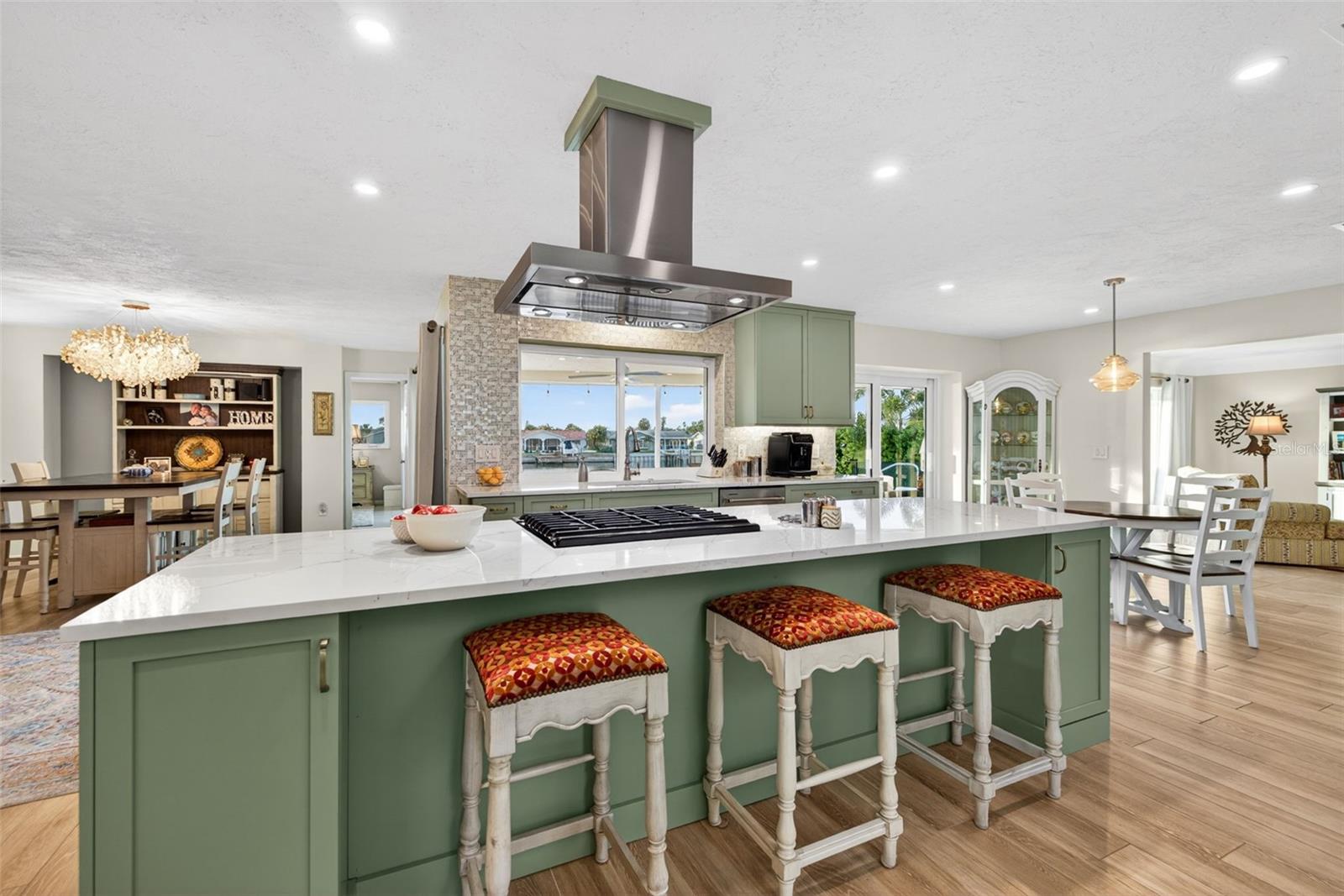 Image 5 of 58 For 4712 Overlook Drive Ne