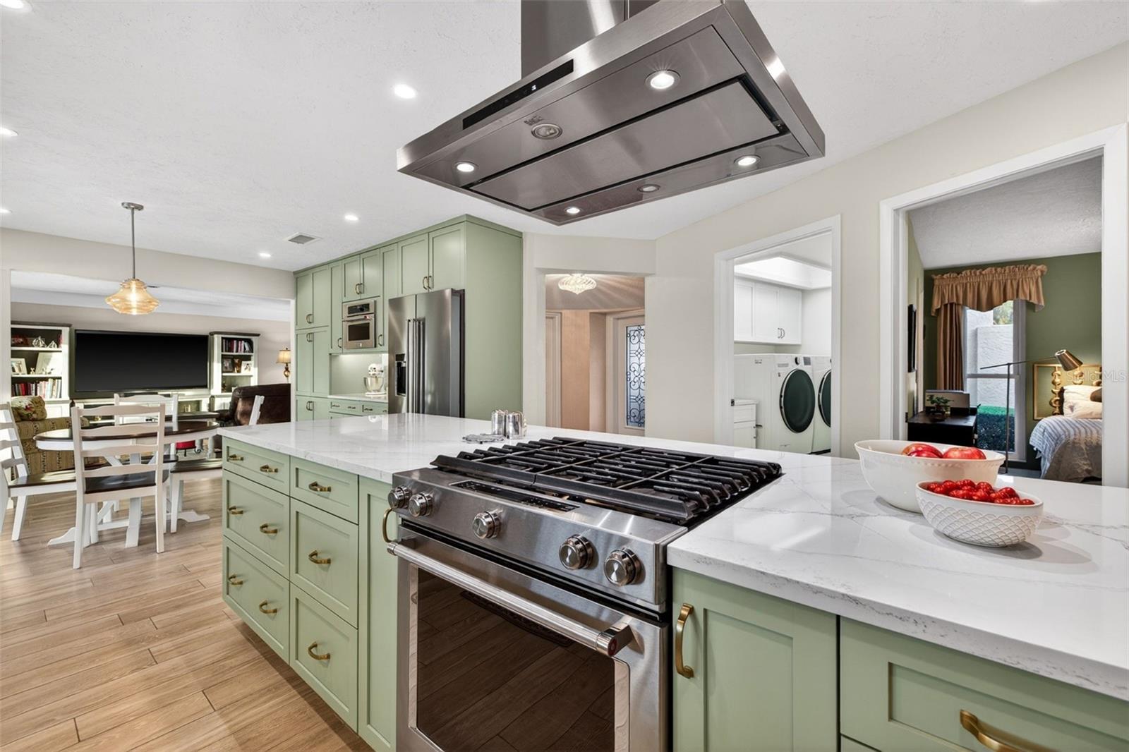 Image 6 of 58 For 4712 Overlook Drive Ne