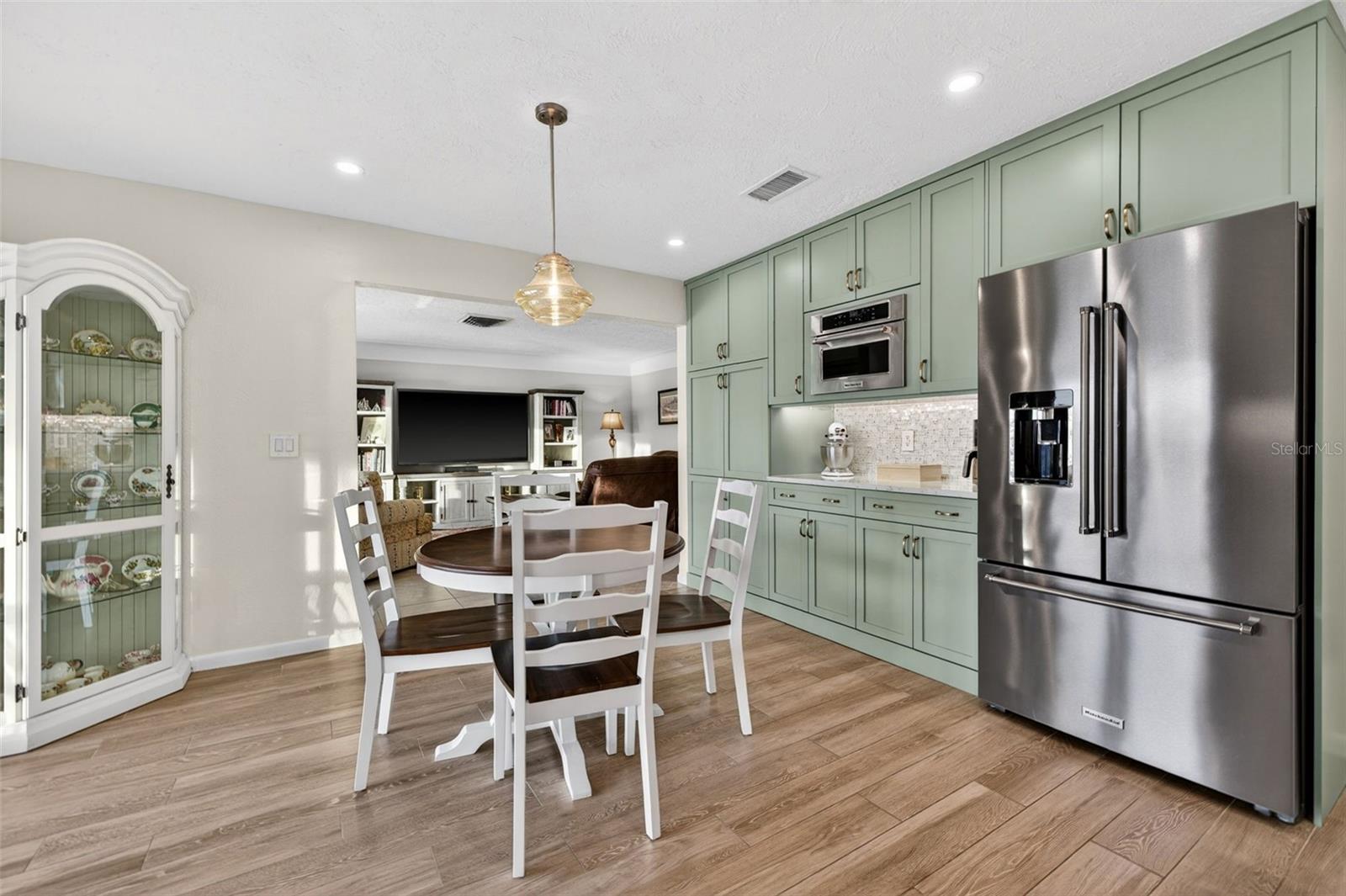 Image 8 of 58 For 4712 Overlook Drive Ne